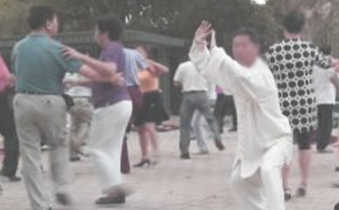 晨練見(jiàn)聞作文(3篇)