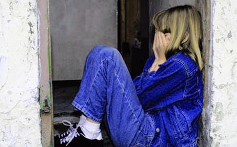 �������~������