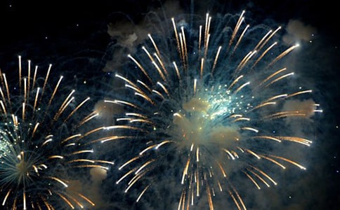 那街道·那禮花·那人影作文