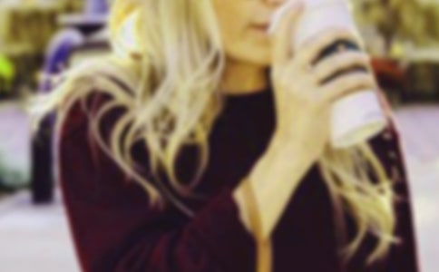 ��;�е�Ů��ɢ��