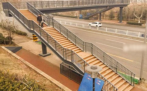 天橋大冒險作文