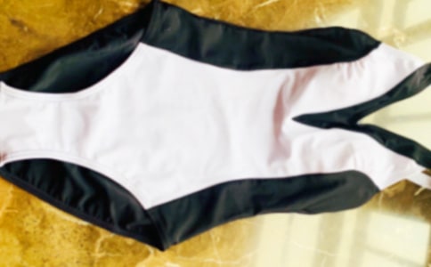 泳衣里面穿什么內衣呢