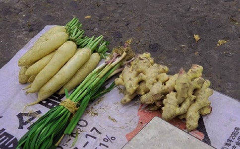 �[�ؔ��������M������������?zh��n)������М��?/></p>
<p><span>������c������L�̴T�Ď��I����꠆T�����l(f��)ǰ���L�A�@С�^(q��)��꠆T����С�^(q��)�������̵��I��</span><span>3</span><span>�NƷ�ƵĵVȪˮ���քe�鿵�������r(n��ng)��ɽȪ���޹�����ÿ�N�VȪˮُ�I��</span><span>20</span><span>ƿ���S��꠆T����С�^(q��)��(n��i)�x���������^��ą^(q��)�������N�۵��c���_ʼ�[�ؔ�������һ���׼���ʾ��ÿƿһԪ�����˴λ��ּ���˽���������ԃr�����ص���r����������x���ķNƷ�Ƶ���Ʒ��</span><span>����</span></p>
<p><span>һ�Мʂ�;w��һЩ������m(x��)�߁�����?q��)��`�F꠆T��ԃ����r����L�̴T��С�^(q��)�����B�˻�ӵĳ���������Ҳ����ό��`������ڻ�ӄ��_ʼ���Ѓ�λ����DŮ�x�����޹����VȪˮ��һλ���������x�����r(n��ng)��ɽȪ�VȪˮ��һλ���pŮ���x���˿������VȪˮ��</span><span>����</span></p>
<p><span>��(j��ng)�^һ������N�ۻ�ӣ��r(n��ng)��ɽȪ�VȪˮ�����������޹����VȪˮʣ��</span><span>3</span><span>ƿ���������VȪˮʣ��</span><span>7</span><span>ƿ���N�ۻ�ӈA�M�Y(ji��)����꠆T���ѻ��ʣ��ĵVȪˮ�ͽo��·߅��������������ڹ����ĭh(hu��n)�l(w��i)���������e�w�F(xi��n)������W�������������I����������������@�íh(hu��n)�l(w��i)���˂���һ�º��u��</span><span>����</span></p>
<p><span>�������c��꠆T�����Ї��V�I(y��)��W�D���^�������������������Y�������ཻ�����`�����������ڽ������Č��`����M��Ҏ(gu��)����</span></p>
<p><span><span>����</span></span>&nbsp;</p><div   id=