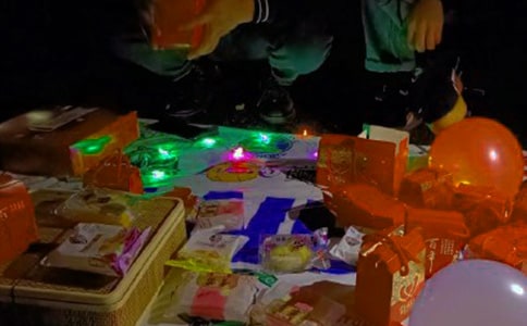 �ϻ��[��?c��i)?/></p>
<p>�����ϻ�һ��(g��)���ڼ��������ǐ��ûš����f���������@ô�۳�С��(d��ng)�����F(xi��n)��һ��(g��)�����Ѷ��]�ˣ����H��С����Ҳ����������������@����ȥ�����p�ĕr(sh��)��͕�(hu��)���ª�(d��)�ͼ�į�o��ݔ����ȥ��ѽ��������������һ��Ҫ���k�����ϻ������ǃ�ڤ˼���롭��ͻȻ���������������������k�������������ϻ����������е��X�����M(j��n)�����Ȼ����������С��������С��ȥ�����I�|��ȥ���� ��</p>
<p>�������ס��Iʲô��������(d��ng)�ƽ���۳�ɶ�����ϻ�����һ����Ȼ���ȥ�м�(x��)�����x�����ϻ��I��������}����һЩС�x�ӡ��~�����^�����������ϵ�һЩ������ʳ�����I��֮�����ϻ�����ʣ�µ��Xȥ�_��һ��С�������ֻʣ��Ԫ�X�ˣ��ϻ��ְ��@Щ�X�Á��I��Ь�����m������������ѩ������������ϵ����|��ȫ���I��������һ��ԓ��ʲô�����ϻ���������_ʼ���u����������IŶ����Ҫʲô����ʲô����(y��ng)�бM�����ӘӾ�ȫ����(d��ng)����˿����������I���������ϻ�ƽ����ô����߀�����ۂ�С��(d��ng)��������s�������ۂ���߀�@ô����������̫ꖴ���߅���������@���gһ�����p���҂����߀�Ǆeȥ�I��������ֳ��F(xi��n)������Ū���ۂ���(d��ng)�����صġ���������@һ���ϻ�ʲô���]�u��ȥ���ϻ�������ѽ�����룬�@�϶�����ƽ������ͳ�С��(d��ng)����ɵĺ��������ԓ��ѽ�������쌦(du��)����?c��)ٺ�һЩ���������ܕ?hu��)�I�ҵĖ|���� ��</p>
<p>����������ˣ��ڶ������Ў�ֻС���õ��ϻ��@����I���}�����ϻ���͵؆�����С����Ҫ�c(di��n)ʲô�|��ѽ���Iһ��һ����������Ҫ�ɸ����}������С���ü�(x��)���f���ϻ��o�����ĸ����}����Ҳ�K���յ�����Ԫ�X�������e��С��(d��ng)��Ҳ��ȥ�I�����ϻ�������ҲԽ��Խ�t�����ϻ����V������Ҕ[��?c��i)����Ǟ��˺ʹ��һ�������������Ѻ��P(gu��n)ϵ���������Ҹ��V��������Ժ�ֻ���ز���ȝ���F(xi��n)�����ϻ������ѿ�����ˣ��ϻ�����옷ѽ�� ��</p>
<p>�����Ĵ��Ժ����ϻ���Ҳ�]�������^С��(d��ng)��������������߀��̎�úܺã������W(xu��)��(x��)�������������� ��</p>
<p>�ϻ��[��?c��i)?/p><div   id=