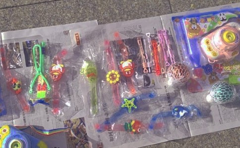 �ϻ��[��?c��i)?/></p>
<p>�������ס��I(m��i)ʲô���أ���(d��ng)�ƽ����(��i)��ɶ�����ϻ�����һ����Ȼ���ȥ�м�(x��)�����x�����ϻ��I(m��i)��������}����һЩС�x(ch��ng)�����~(y��)�����^�����ӡ����ϵ�һЩ������ʳ�����I(m��i)��֮���ϻ�����ʣ�µ��X(qi��n)ȥ�_(k��i)��һ��С�������ֻʣ��Ԫ�X(qi��n)�ˣ��ϻ��ְ��@Щ�X(qi��n)�Á�(l��i)�I(m��i)��Ь�����m������������ѩ������������ϵ����|��ȫ���I(m��i)��������һ��ԓ��ʲô�����ϻ���������_(k��i)ʼ���u(m��i)���������(l��i)�I(m��i)Ŷ����Ҫʲô����ʲô����(y��ng)�бM�У��ӘӾ�ȫ����(d��ng)����˿����������I(m��i)���������ϻ�ƽ����ô����߀�����ۂ�С��(d��ng)��������s�������ۂ���߀�@ô����������̫�(y��ng)����߅����(l��i)�����@���gһ�����p���҂����߀�Ǆeȥ�I(m��i)��������ֳ��F(xi��n)���⣬Ū���ۂ���(d��ng)�����ص�������ˣ��@һ���ϻ�ʲô���](m��i)�u(m��i)��ȥ���ϻ�������ѽ�����룬�@�϶�����ƽ������ͳ�С��(d��ng)����ɵĺ��������ԓ��ѽ�������쌦(du��)����?c��)ٺ�һЩ���������ܕ?hu��)�I(m��i)�ҵĖ|���� ��</p>
<p>��������������ڶ������Ў�ֻС���õ��ϻ��@���(l��i)�I(m��i)���}�����ϻ���͵؆�(w��n)����С����Ҫ�c(di��n)ʲô�|��ѽ���I(m��i)һ��һ����������Ҫ�ɸ����}������С���ü�(x��)���f(shu��)���ϻ��o�����ĸ����}����Ҳ�K���յ�����Ԫ�X(qi��n)�������e��С��(d��ng)��Ҳ��ȥ�I(m��i)�����ϻ�������ҲԽ��(l��i)Խ�t�����ϻ����V������Ҕ[��?c��i)����Ǟ��˺ʹ��һ�������������Ѻ��P(gu��n)ϵ���������Ҹ��V��������Ժ�ֻ���ز���ȝ���F(xi��n)�����ϻ������ѿ���������ϻ�����옷(l��)ѽ�� ��</p>
<p>�����Ĵ��Ժ��ϻ���Ҳ�](m��i)�������^(gu��)С��(d��ng)�����������������߀��̎�úܺ��������W(xu��)��(x��)�����������أ� ��</p><div   id=