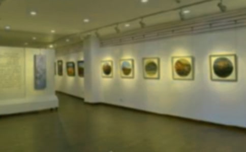 ���^����չ����