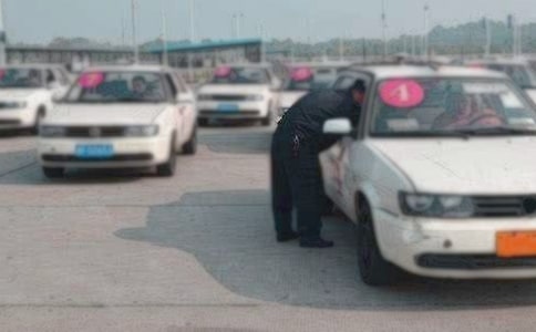 �{У��(g��)�˹������Y(ji��)