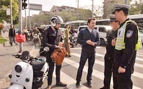 交警機器人作文