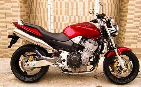 ����?sh��)�Ħ��܇���?/></p><h2>��������?sh��)�Ħ��܇���?ƪ1</h2><p>�������Ђ}����һ�v���f��Ħ��܇��������M�˻҉m���mȻ�ѽ�(j��ng)�]ʲô��̎�������Ǡ����̈�(zh��)�ز���̎�����������f������������Ѫ��Ҫ����o(j��)�������������@�vĦ��܇���������ؑc���O(sh��)���R������ʽ��(y��ng)ԓ���ǷN����Ͽ��ˡ���һֱ�����������@ôһ�v���Ơ�����Ħ��܇����������һ�����~���F��������ʲôֵ�Ì�ؐ����һ�����������ҵĺ����������������v�����Ƕ�������</p><p>������ʮ���ǰ�������o(j��)��ʮ����ĕr�����Ї��ĳ��l(xi��ng)��·�ϳ��F(xi��n)��Ħ��܇����Ӱ�����ǂ������_�ĸ��_�Ŵ��T�������Ħ��܇�����ݵ���������һ����ͥ���f������һ�vĦ��܇��һ�N�sҫ���Ǖr���҂���һ��600�����˼ң�������Ħ��܇�ļ�ͥ��һ��ֻ��10������ஔ(d��ng)����ÿ60���˼��в���һ�vĦ��܇�����Ƕ�ô��ϡ����ֻҪ�đ��˼��I��Ħ��܇����Ϣ���͕̾���ȫ����_��</p><p>������һ��������һ���˼҄��I��Ħ��܇��������ͬ�e��һ��ǰȥ���^�������f����������һ�ο�ҊĦ��܇����һ�_��ꖹ��'��ҫ���������x�ġ���һ������������������?sh��)������Ȱl(f��)��һ����������Ҳ�������һֱ��֮�^���ĉ��롪����Ҫ�Iһ�vĦ��܇����������������ݚ�D(zhu��n)����(c��)һҹ�]˯�ã���֪�����Iһ�vĦ��܇������������ô����������Ҫ�X���@�ڮ�(d��ng)�r���Ǿ޿������ɮ�(d��ng)�r�Ġ���ֻ��һ������ͨͨ�u�i��С��؜������ÿ���u�iٍ�؁����X�׺���������Ψһ�Ľ�(j��ng)��(j��)��Դ�����̄t�ڼ����c�r(n��ng)��S����Ӌ���ְ�����߀�Ђ��󲮣��ɂ����Ӷ�Ҫ�όW(xu��)���B(y��ng)��һ���Ŀڵ���?f��)?d��n)ȫ�ڠ���������߀Ҫ�Iһ�vĦ��܇�������y�ϼ��y����</p><p>���������ǂ�Ҫ��(qi��ng)������һ���뵽��Ҫ�������ˡ������¶��Q��ҪŬ���ؒ��X��ÿ���������u߀�]�еĕr�򠔠������ˣ����һ܇��С�i��Ҫ��������(d��ng)�r��ԽС���iԽ�ܚgӭ�����ȥ�t�ˣ�С�i���������Ԓ�����i���u����ʲô�Ãr�X�����uС�i�Ŀ�܇߀�]���_(d��)������ְ־͕��_�Ͽ�܇���ۼ��ֿ�ط�(w��n)ס��С���i��Ȼ��׌�o�o�����Ġ���̎�������ڰְ�ÿ�����ώ�����С�i���Ǖr���ڴ�����ǳ����������׺����˶�֪�������Ђ��C(j��)�`�ܸɵă��ӡ������z�����X����С�i���ؼ������һ�هڸ����̺����������ι������õ���ϣ�׌�����Ե������Ǖr�����i������ס��һ�����һ���MС�ķ��g��D��һ���Ŀں͎��^С�i��߀�Р���?sh��)ĉ������̻ؑ�����һ���I����С�iһֱ�����M(j��n)ʳ����һ���˼��������@���^С�i���Ǡ������̵������������С�i�����S����Ϥ�˭h(hu��n)�����K�ڿϳԖ|����������С�i��һ�����ѳ��L�����������@�ŷ��ġ�����С�i�L�����ĕr������ԓ�u���Ãr�X�ĕr���ˡ�������ú�������߀�]���ͳ��l(f��)�ˡ���ȥ���˾��u�����Ãr�X���������^ʮ�����ɽ·��һ·������܇���s������ļ��������u��С�i���؁�r���ѽ�(j��ng)�����������᲻�ó����ֻ�I�ׂ����z�^�п��������ϲŻص�������һ����ͻȻ�´�����ɽ·��������܇�������������֛]�Ў���ߣ�ֱ����ҹ�Żؼ������͓̾������ڼ��T�ڵ�����һ����һ�ǡ�һë�����������@�ӳԿ��̈́����վoѝ������һ��һ��ظ���һ��һ�ֵؔ���</p><p>��������֮���������K�����u�i�e���������X�Q����һ�v���µ�Ħ��܇�����F(xi��n)���Լ��ĉ������ڮ�(d��ng)�r���IĦ��܇��һ�v�Z��ȫ�������܇���I�������죬����߀�I���˱��ڑcף������������ž�����ı���������������к��l(xi��ng)�H�����o����f���l(f��)�ǡ��ְֻؑ��f�������Ĭ���ԵĠ�������׃�˂����Ƶģ��ݹ⟨�l(f��)�������ˬ������?sh��)�������ͦ���؄eֱ��</p><p>�����F(xi��n)��������ȡ����֮����һ�v���A��С܇�����@�vĦ��܇���o�o�ذ������ҼҵĂ}���������������h(yu��n)��һ�����F����һ����������ҕ������</p><p>�����@�vĦ��܇�Ǡ���������Ҋ�C���Ǡ����ԏ�(qi��ng)��Ϣ��������������������죬�@�N���񼤄��������Լ�������·�ψ��̲���������ֱǰ����Ҫ���@�N׷���ľ������h(yu��n)������ȥ��</p><div   id=