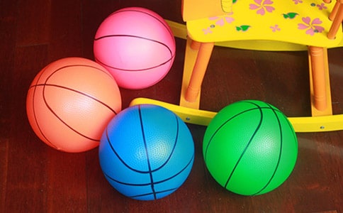 大班健康教案我和皮球做游戲