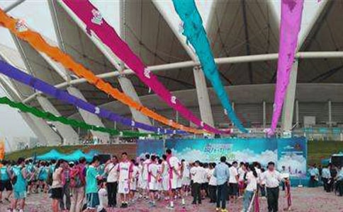 只要上路,就會(huì)遇上慶典