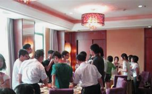 4������W(xu��)�c�丸ĸ���o��