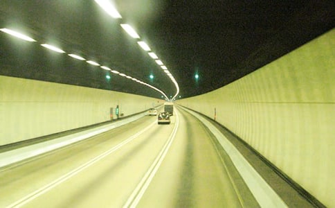 穿越時(shí)空隧道的想象作文