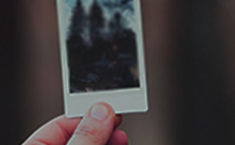 描寫照片作文600字_照片的回憶